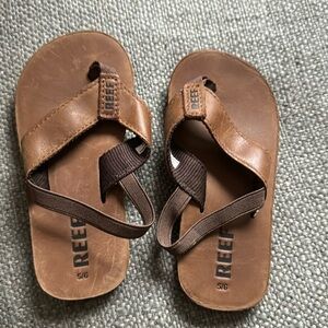 Reef boys sandals 5/6